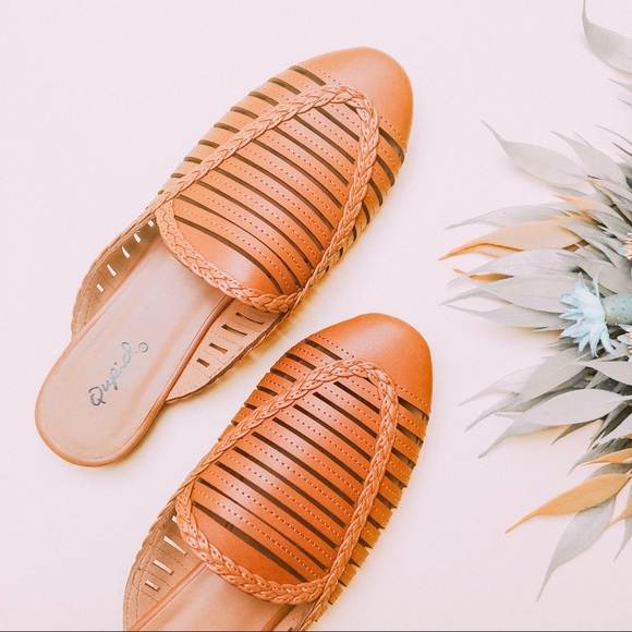 Estoy Cute | Cognac Mules - Picture 4 of 4